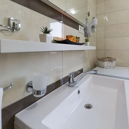 In With Pool Near Pebble Holiday home