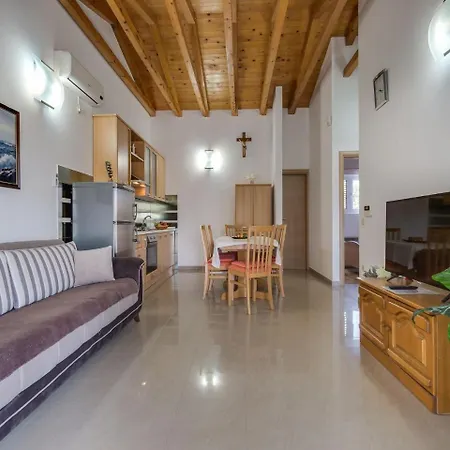 In With Pool Near Pebble Holiday home Razanac