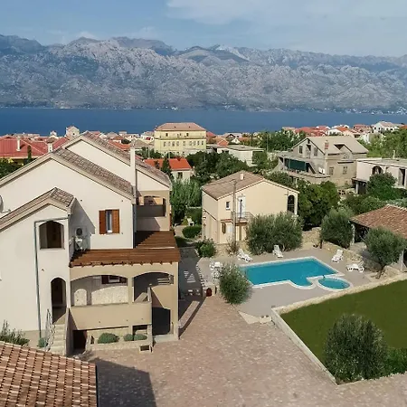 Holiday home In With Pool Near Pebble