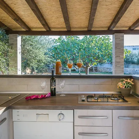 Ferienhaus In With Pool Near Pebble
