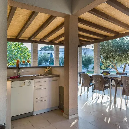 In With Pool Near Pebble * Ražanac