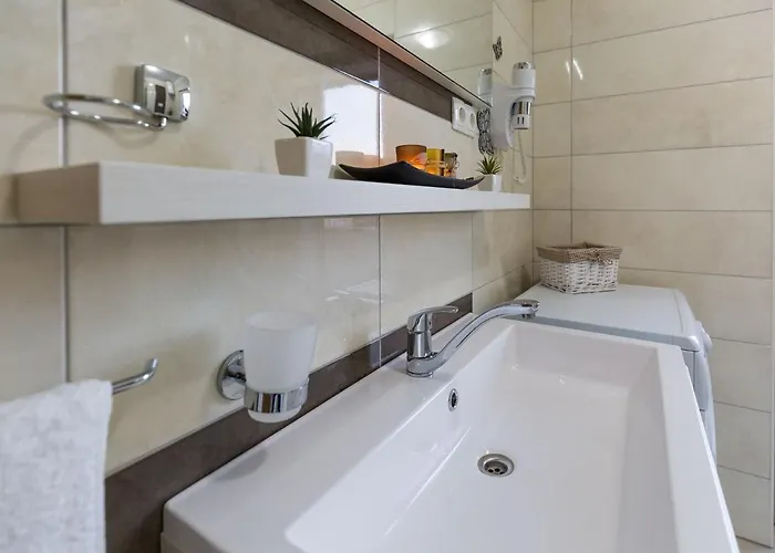 In With Pool Near Pebble Semesterbostad