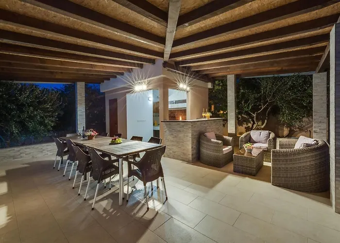 In With Pool Near Pebble Ražanac